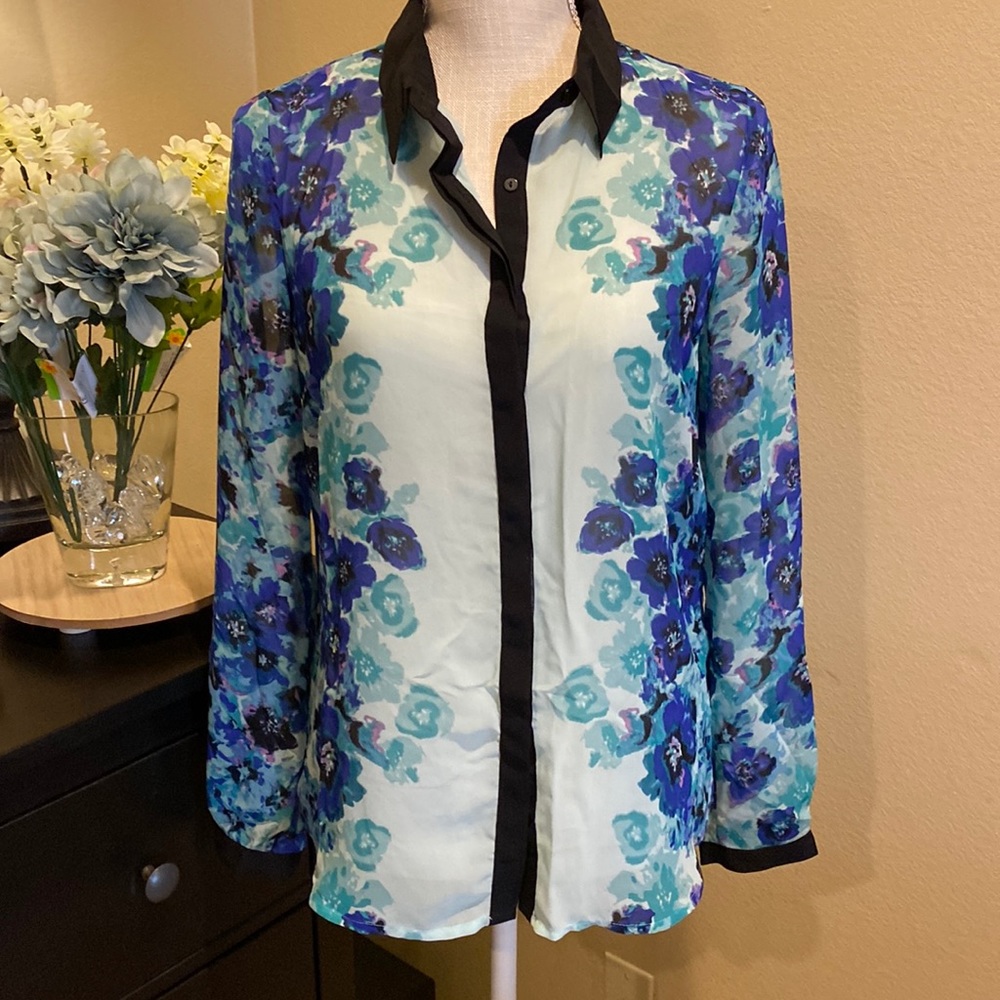 LC Lauren Conrad Blue Floral Button Down Top